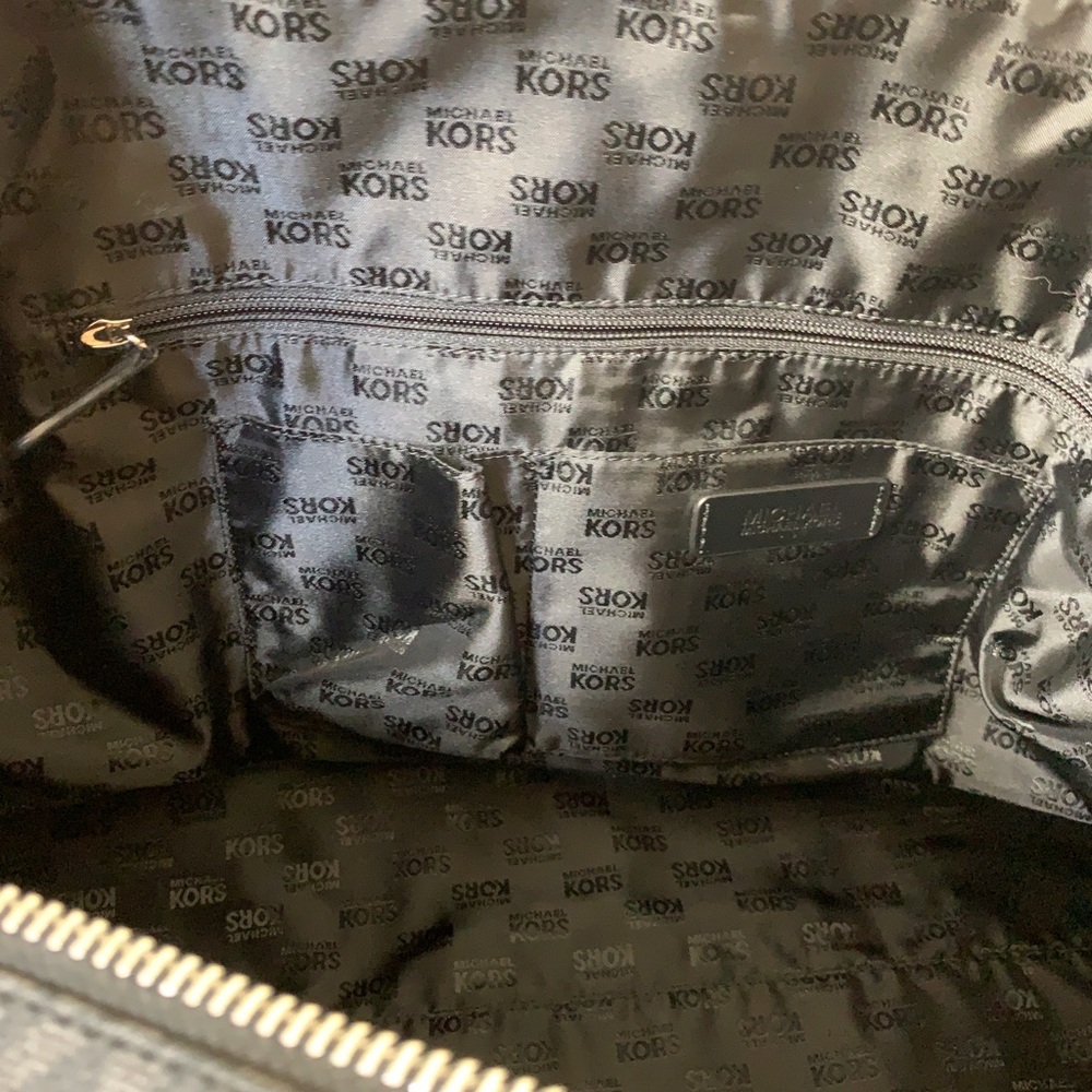 AUTHENTIC Michael Kors duffel bag - Picture 6 of 8
